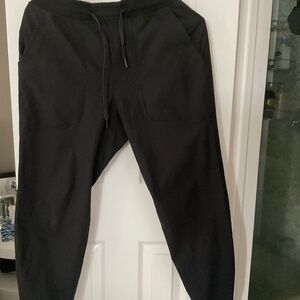 Men’s Lululemon Black M Medium ABC Jogger Shorter *28 inch inseam Warpstreme